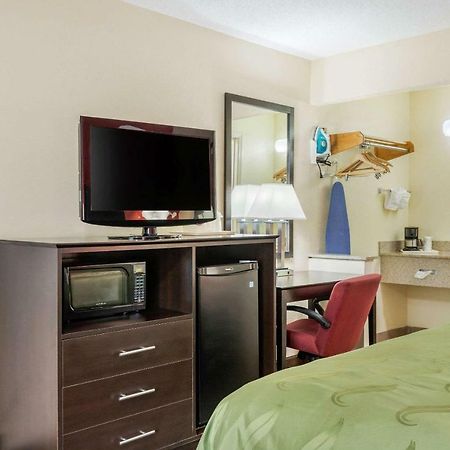 Quality Inn & Suites Lexington Bagian luar foto