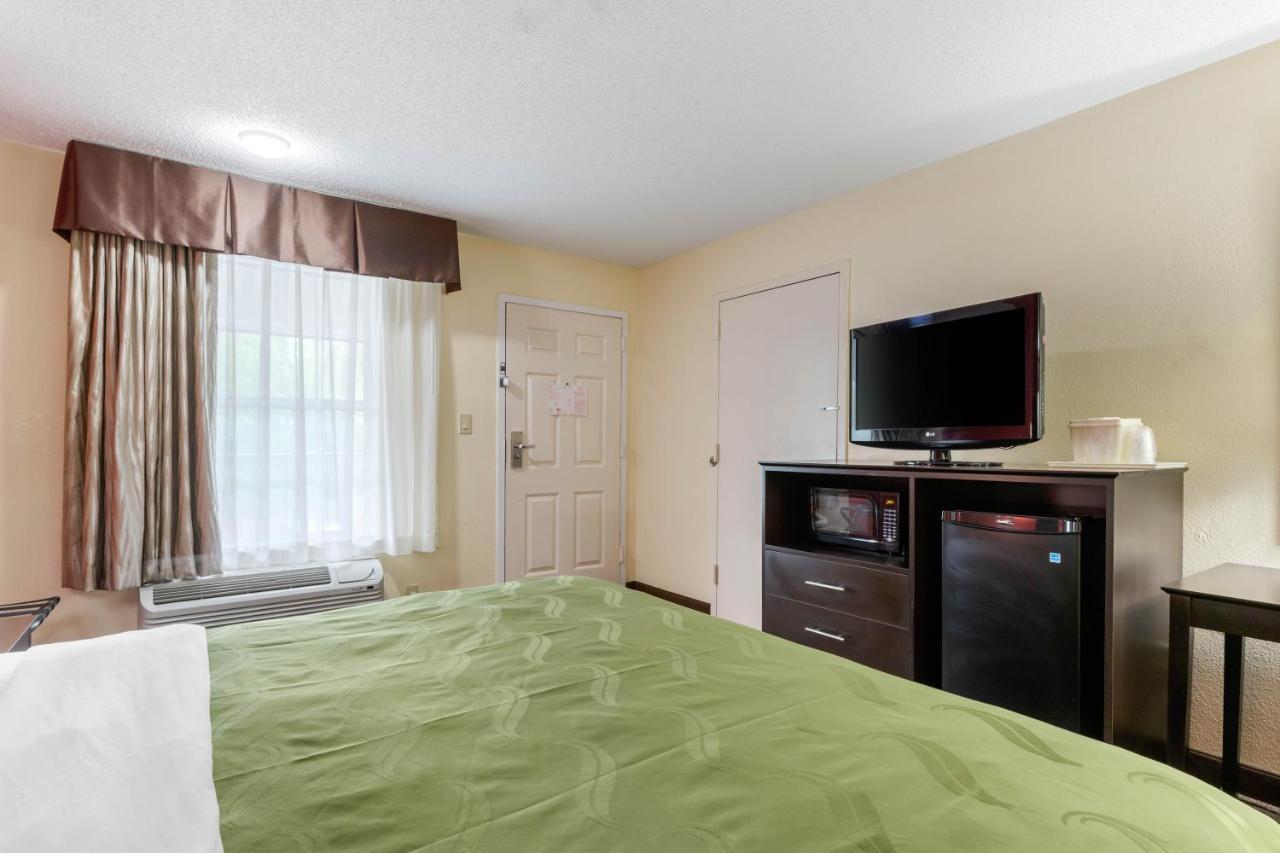Quality Inn & Suites Lexington Bagian luar foto
