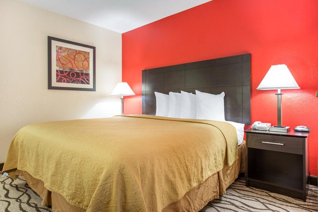 Quality Inn & Suites Lexington Bagian luar foto