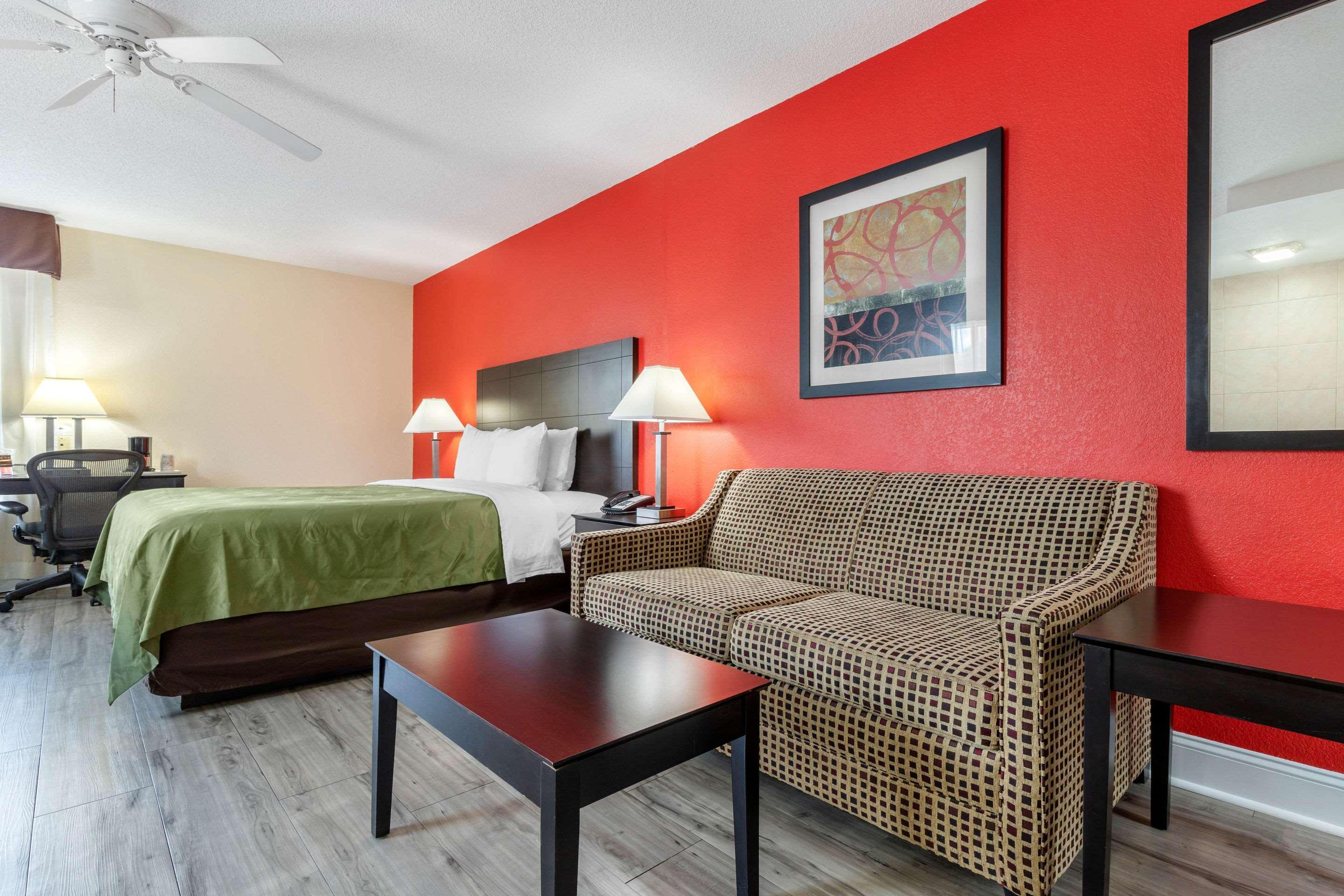 Quality Inn & Suites Lexington Bagian luar foto