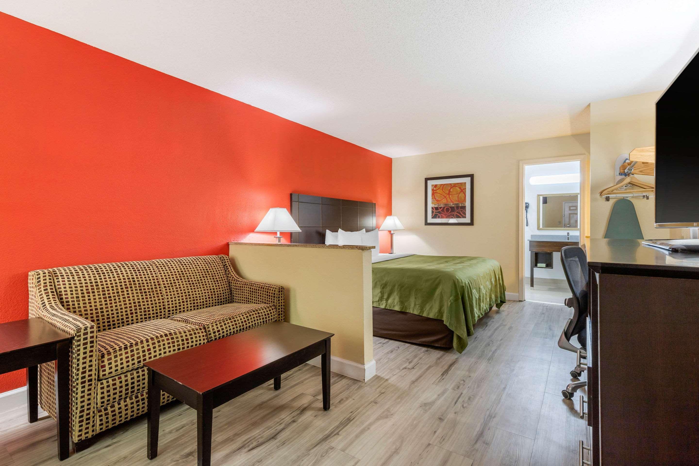 Quality Inn & Suites Lexington Bagian luar foto