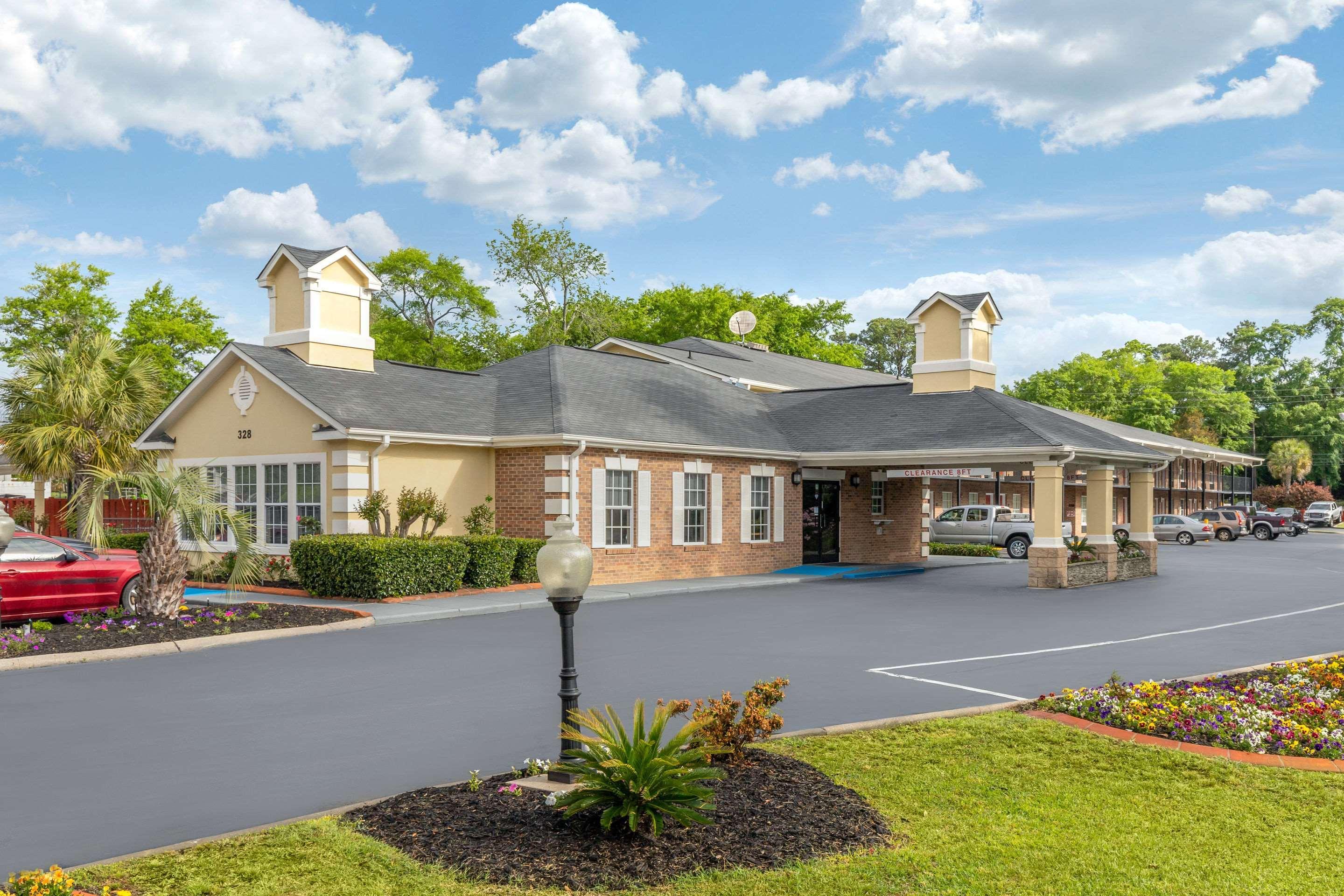 Quality Inn & Suites Lexington Bagian luar foto