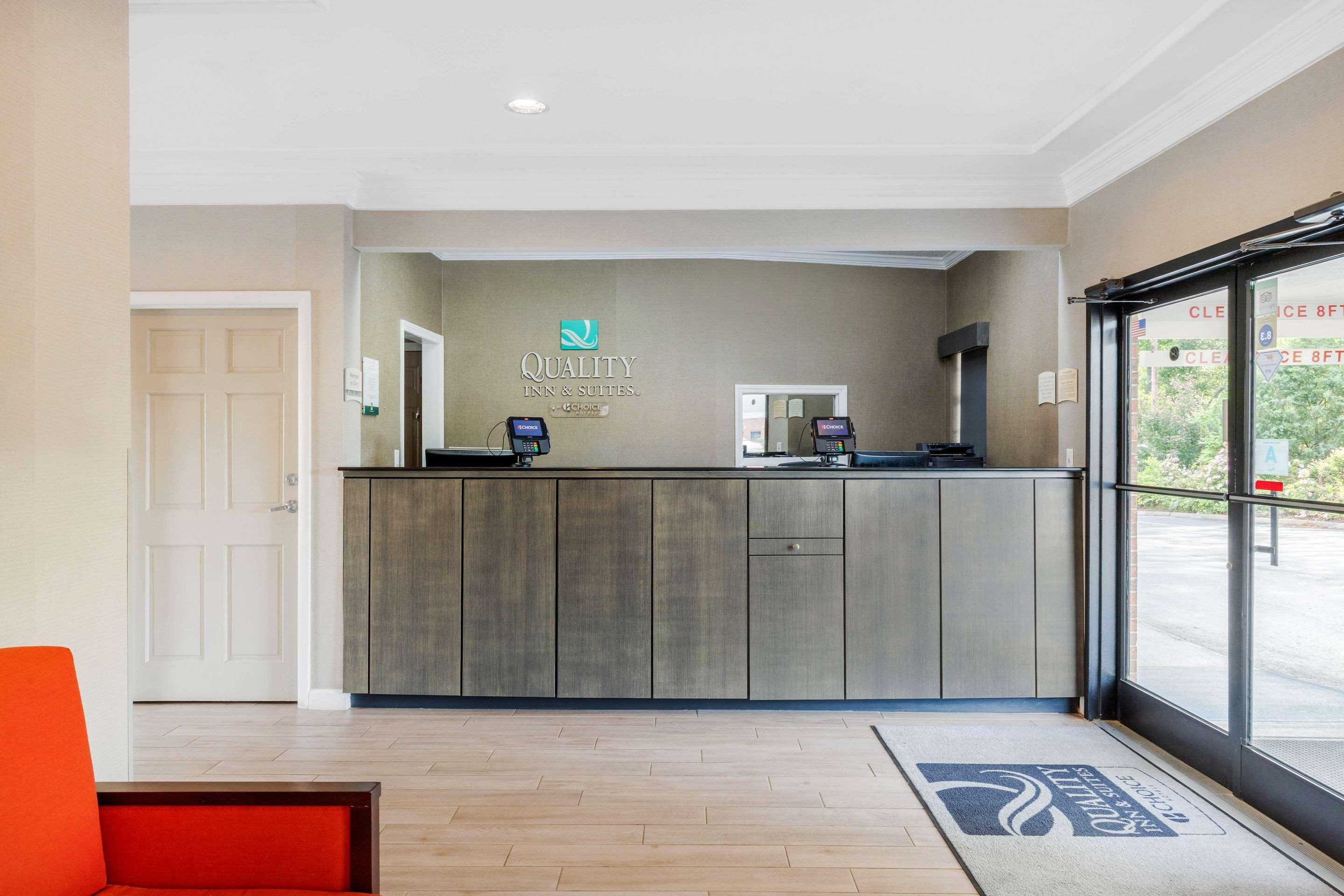 Quality Inn & Suites Lexington Bagian luar foto