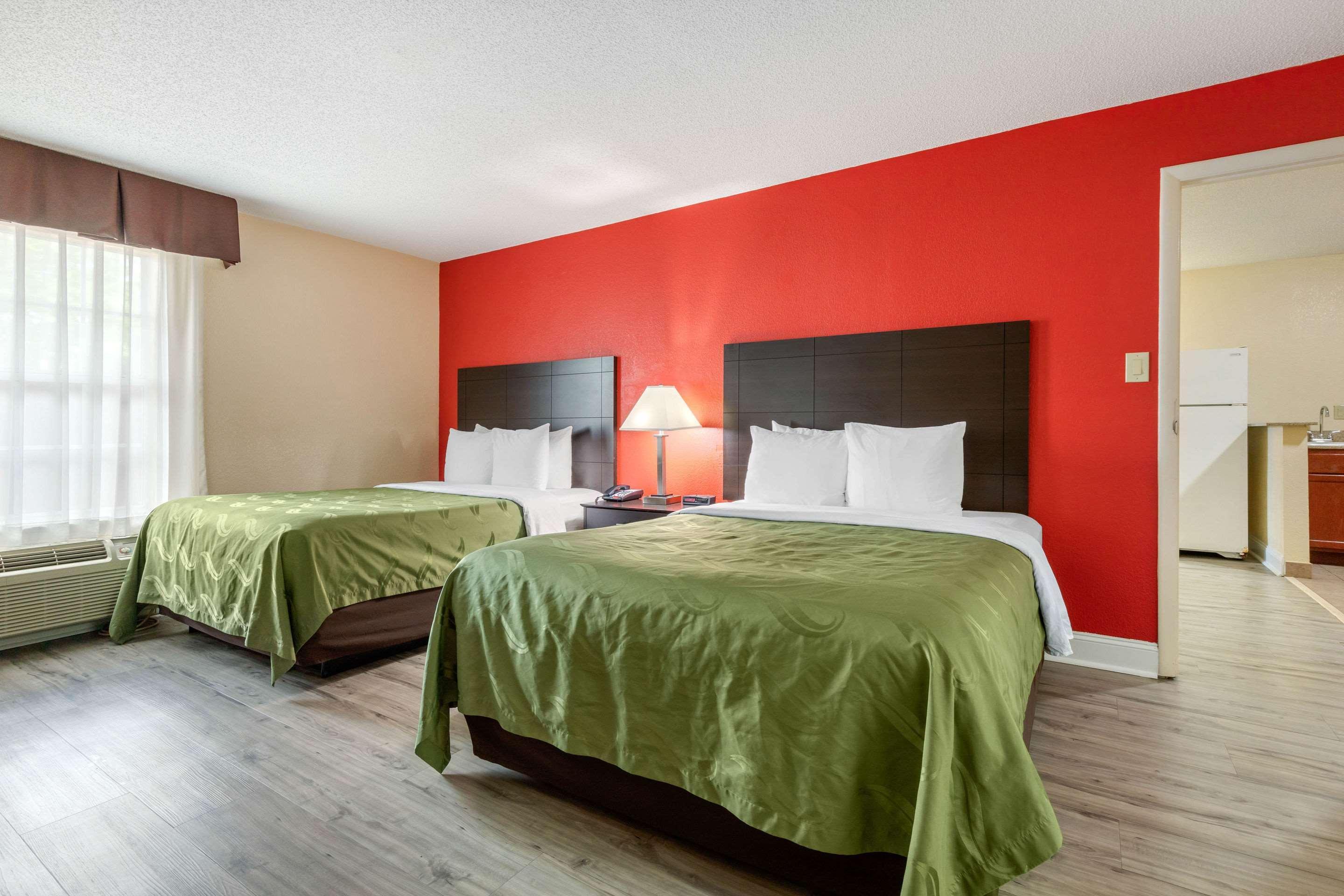 Quality Inn & Suites Lexington Bagian luar foto