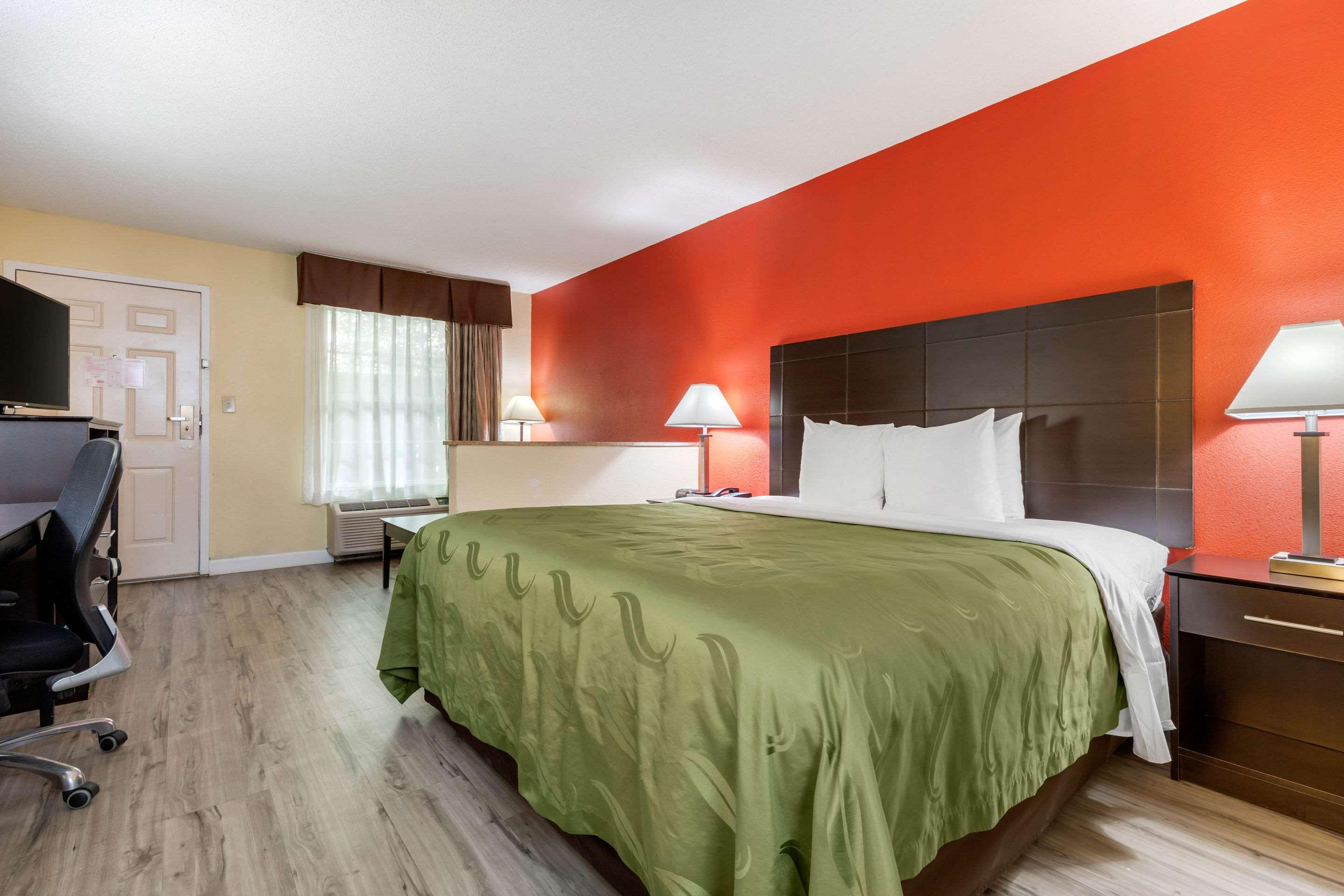 Quality Inn & Suites Lexington Bagian luar foto