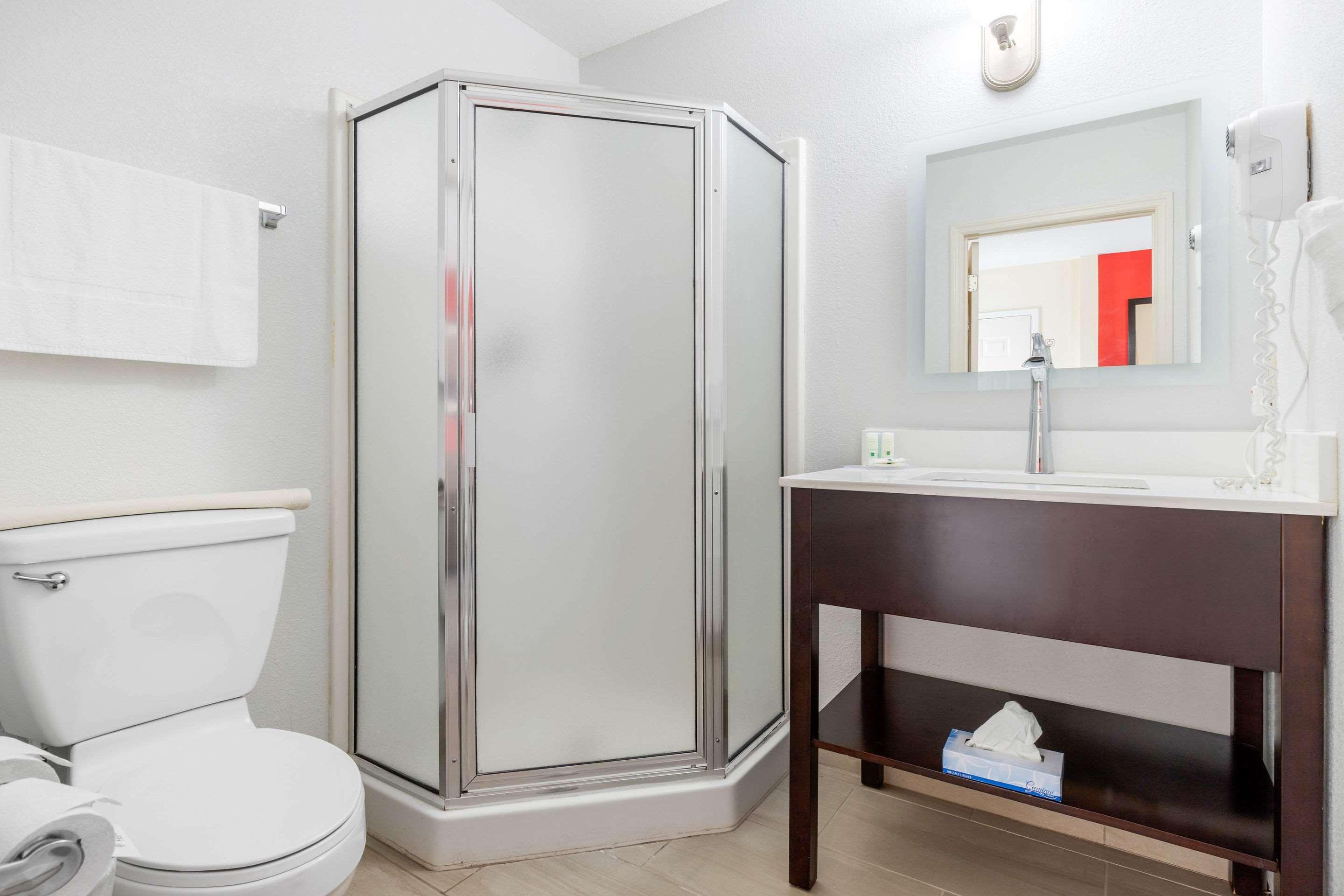 Quality Inn & Suites Lexington Bagian luar foto