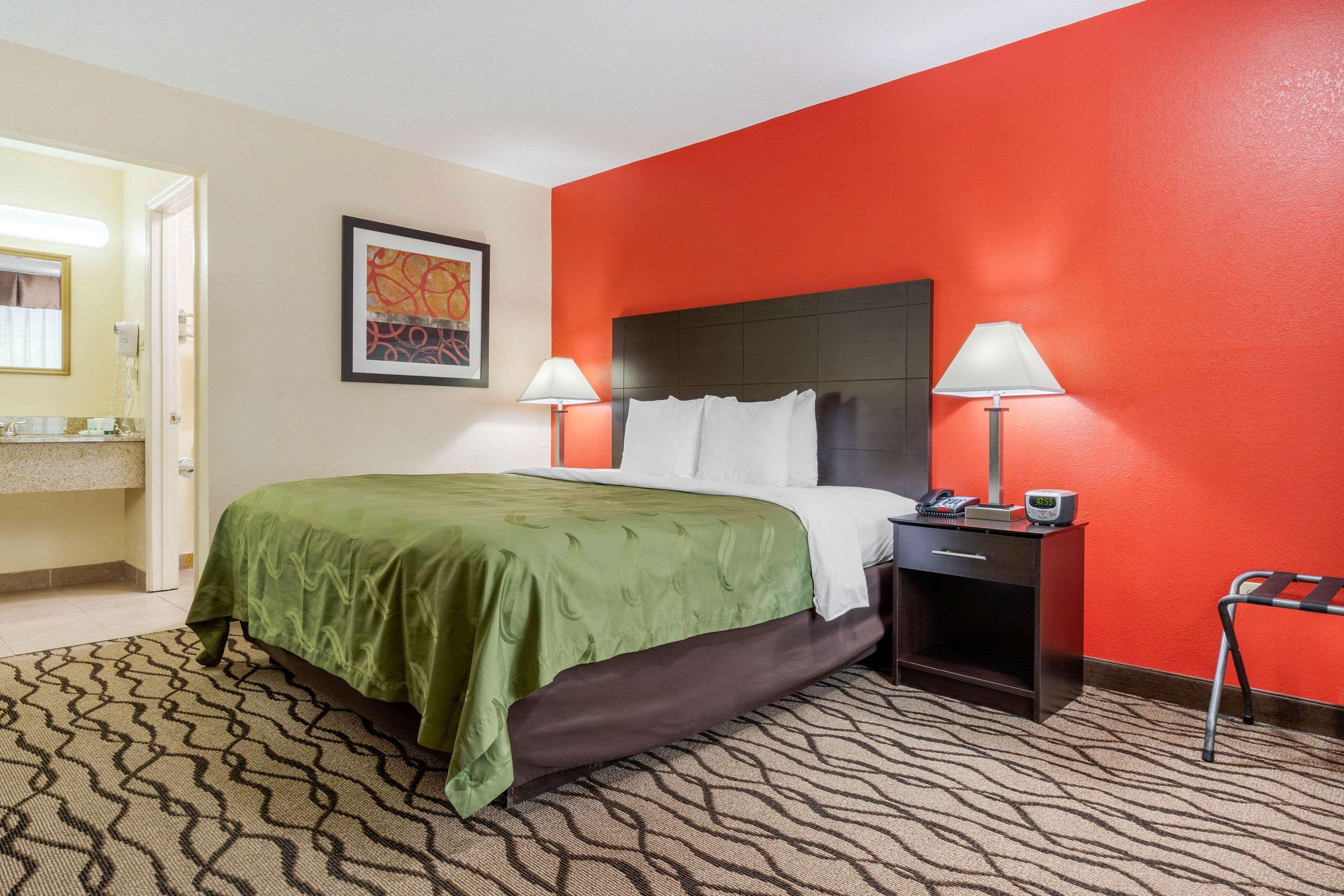 Quality Inn & Suites Lexington Bagian luar foto