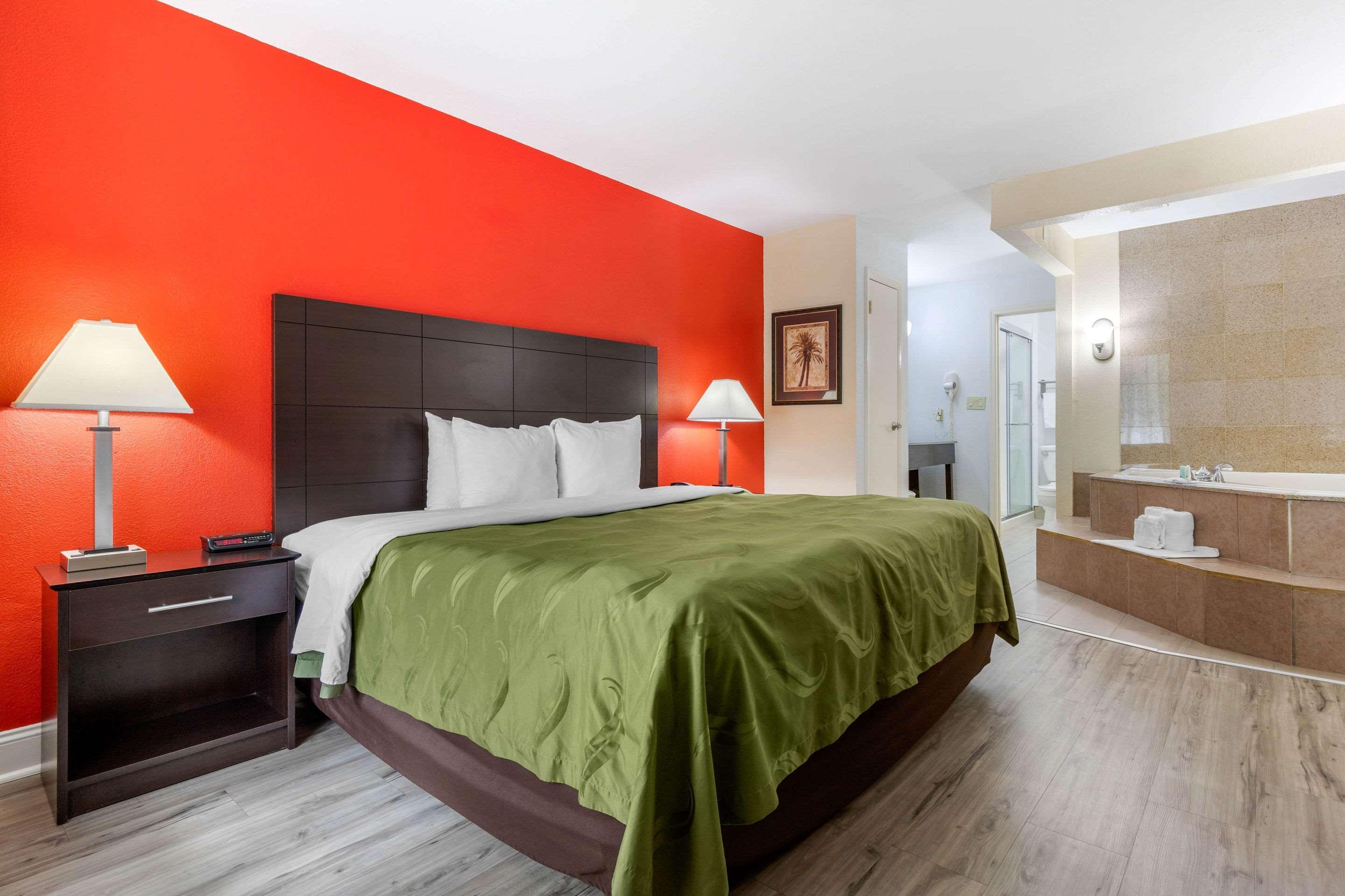 Quality Inn & Suites Lexington Bagian luar foto