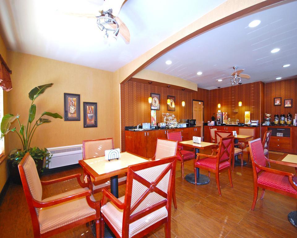 Quality Inn & Suites Lexington Bagian luar foto