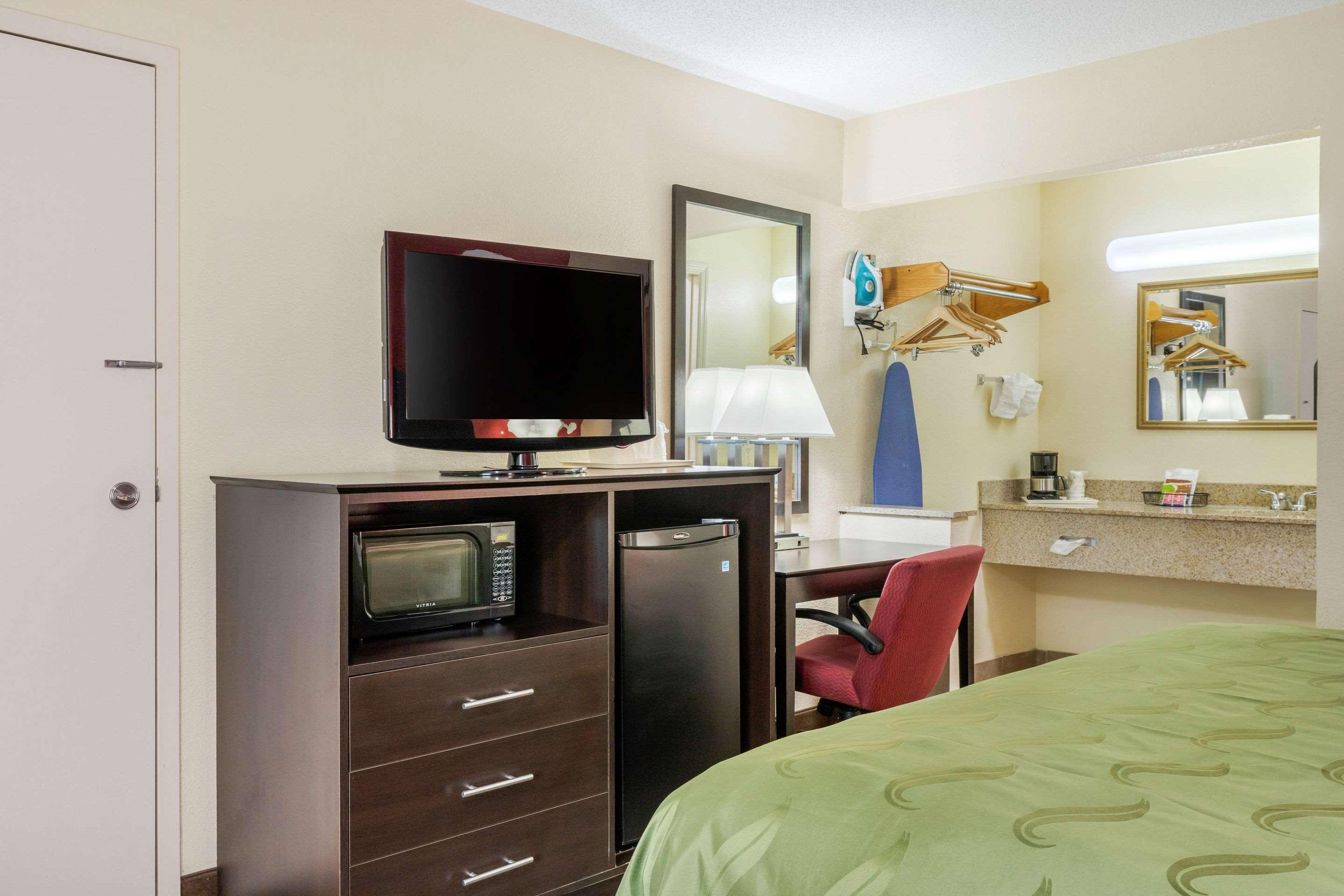 Quality Inn & Suites Lexington Bagian luar foto
