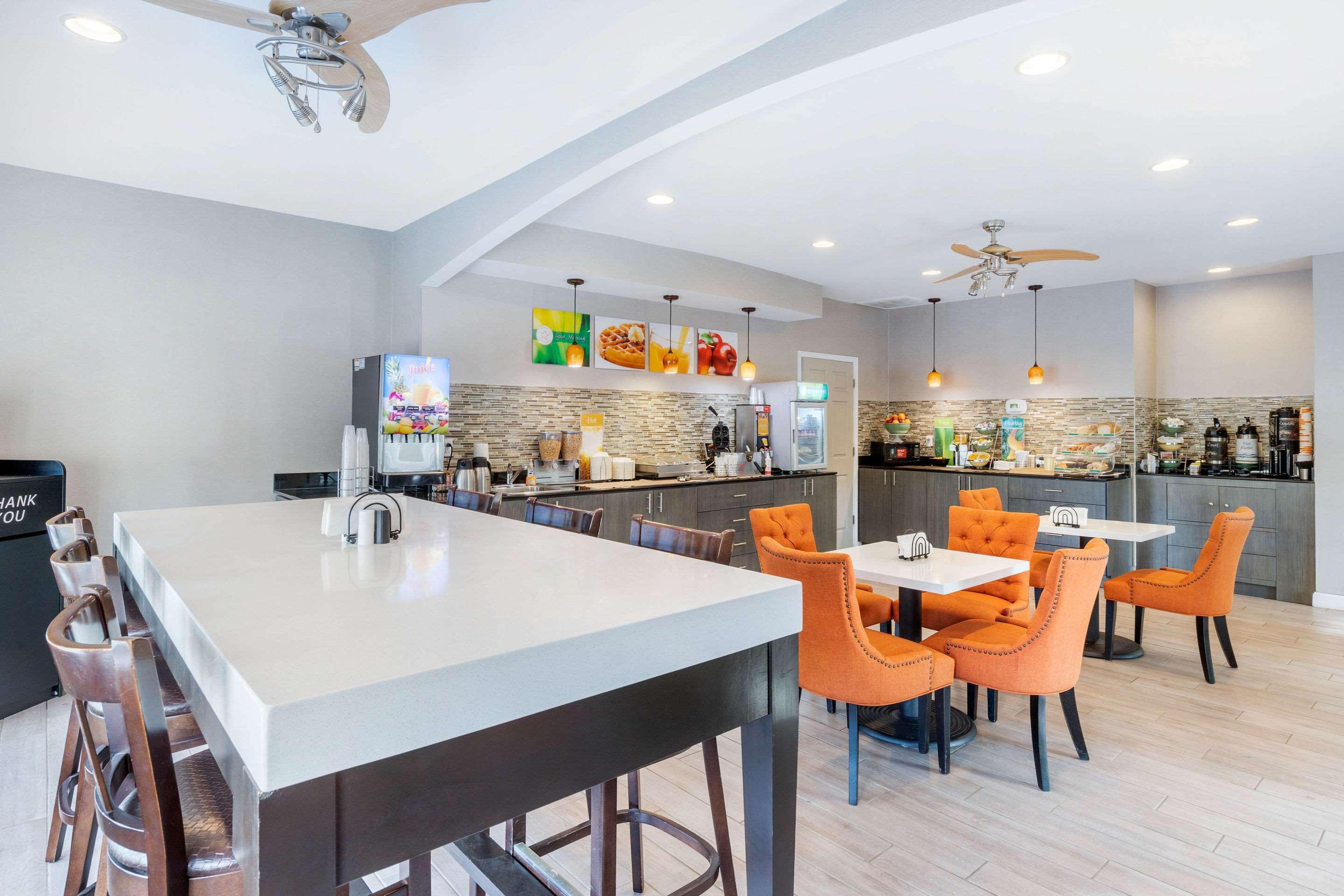 Quality Inn & Suites Lexington Bagian luar foto
