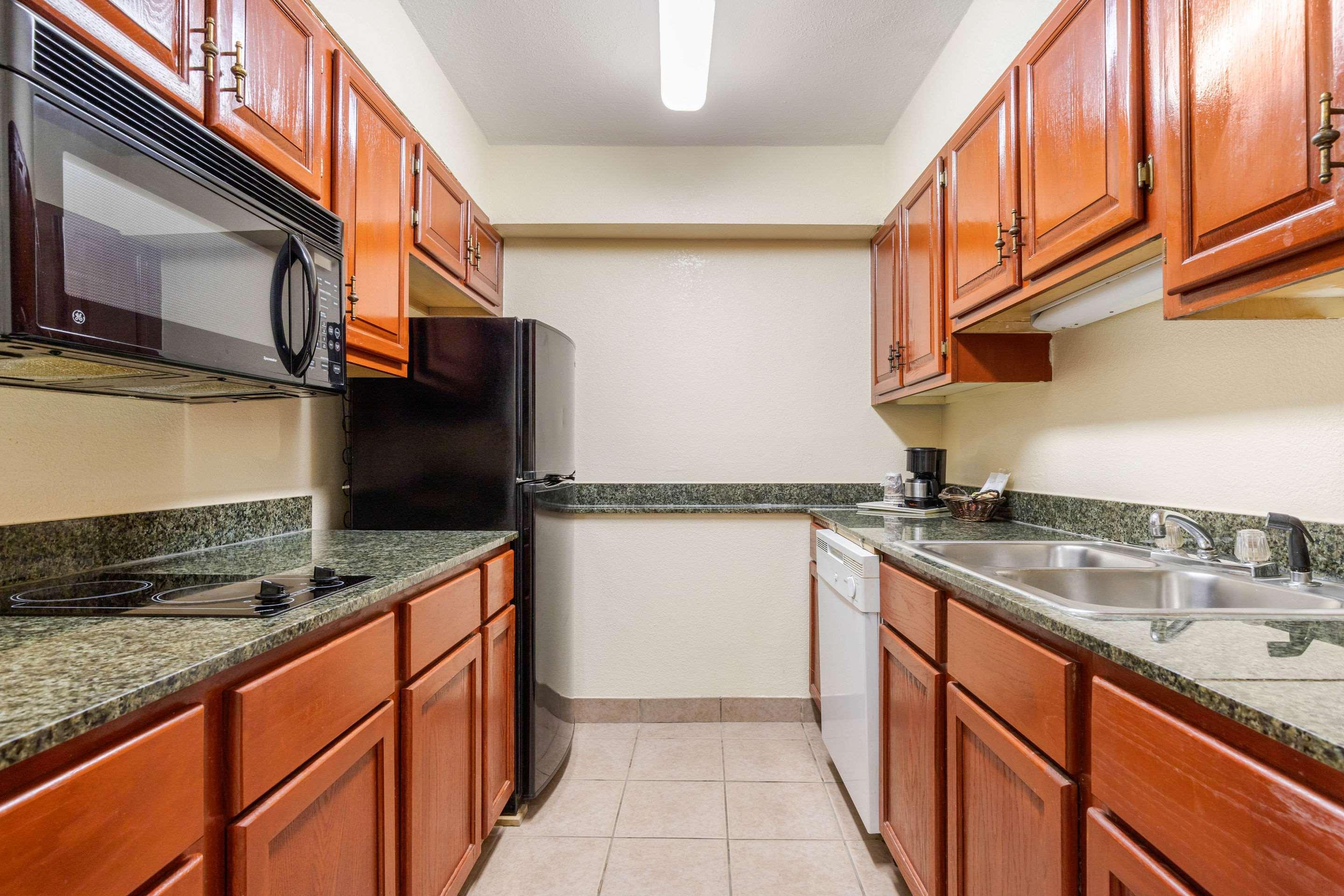 Quality Inn & Suites Lexington Bagian luar foto