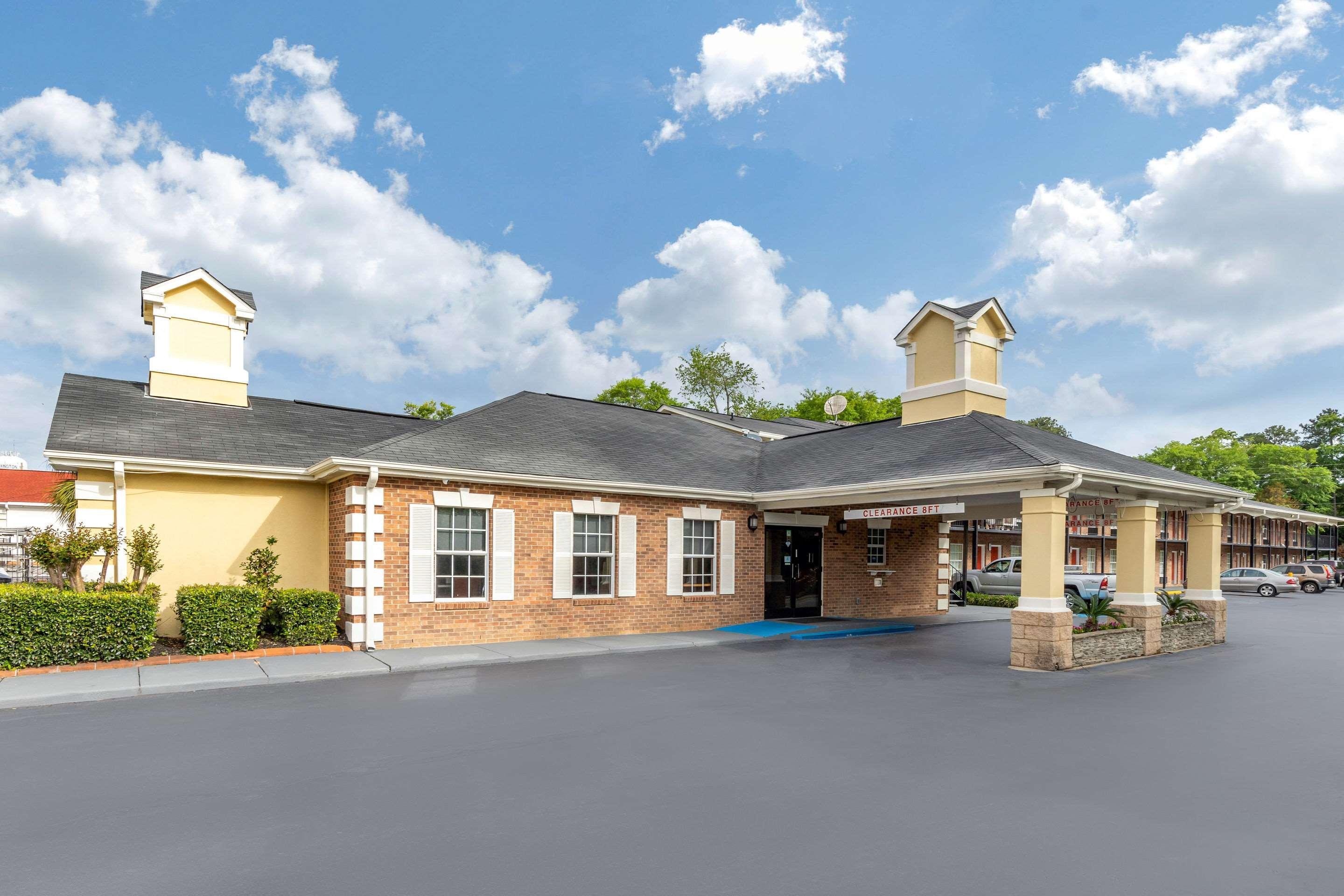 Quality Inn & Suites Lexington Bagian luar foto
