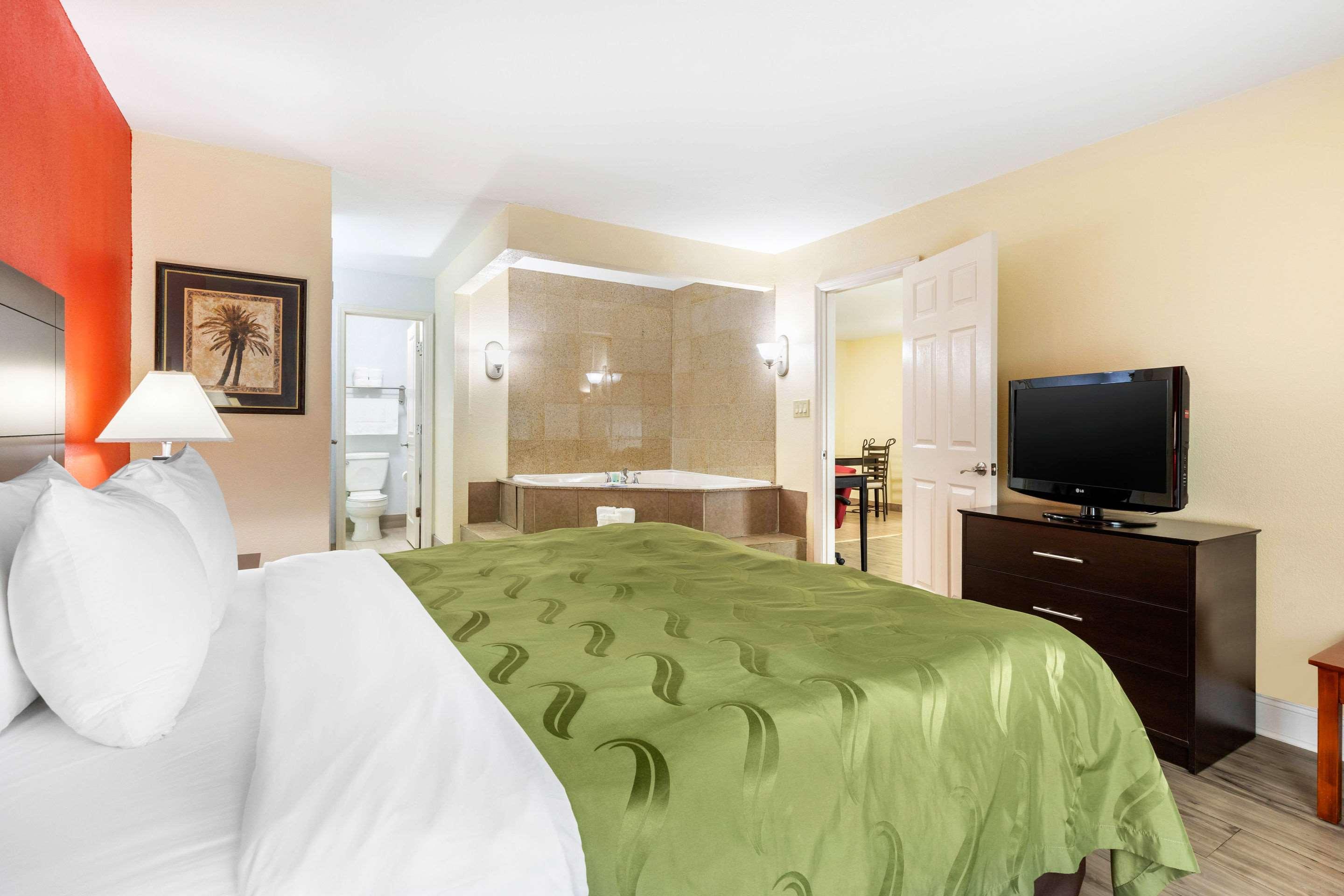 Quality Inn & Suites Lexington Bagian luar foto