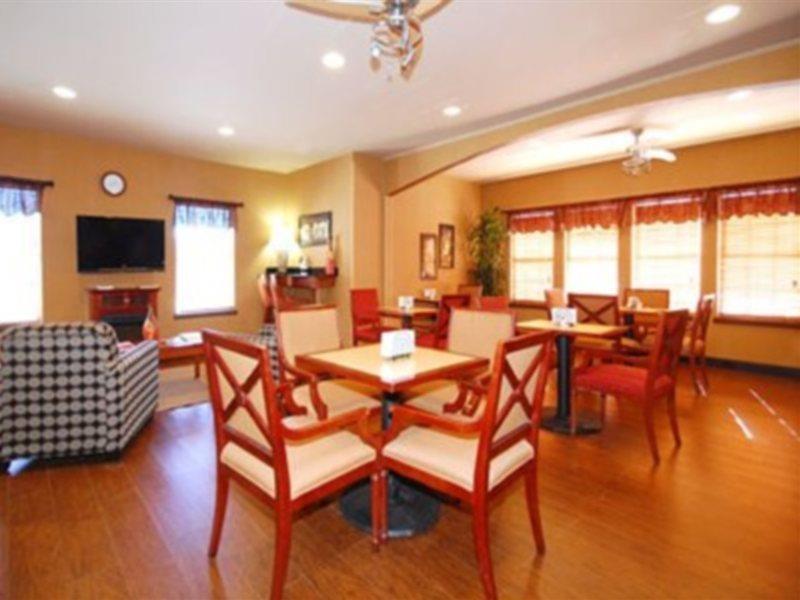 Quality Inn & Suites Lexington Bagian luar foto