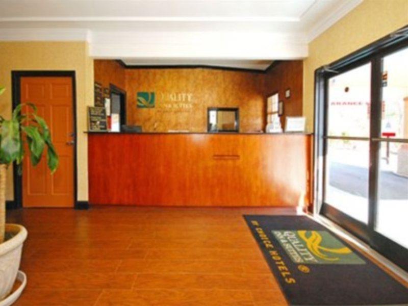Quality Inn & Suites Lexington Bagian luar foto