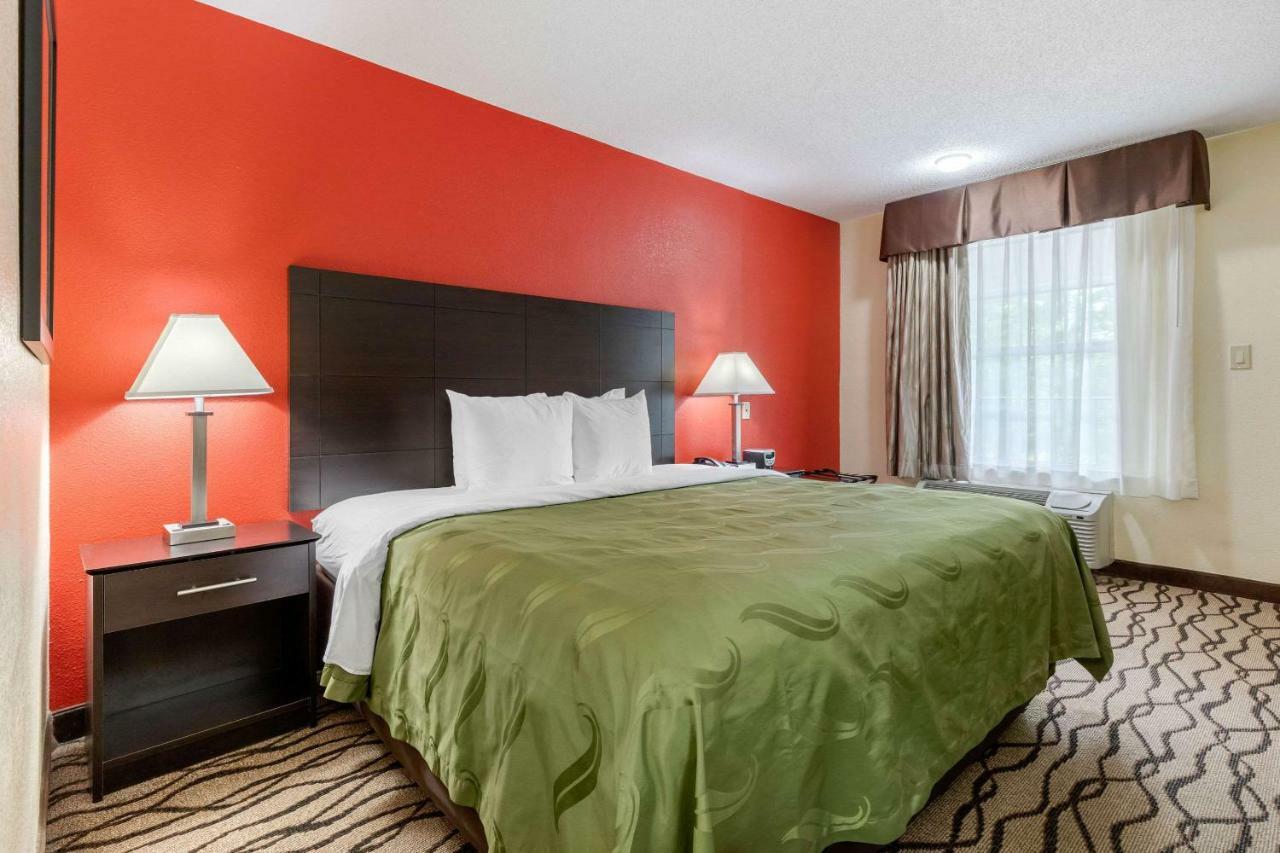 Quality Inn & Suites Lexington Bagian luar foto