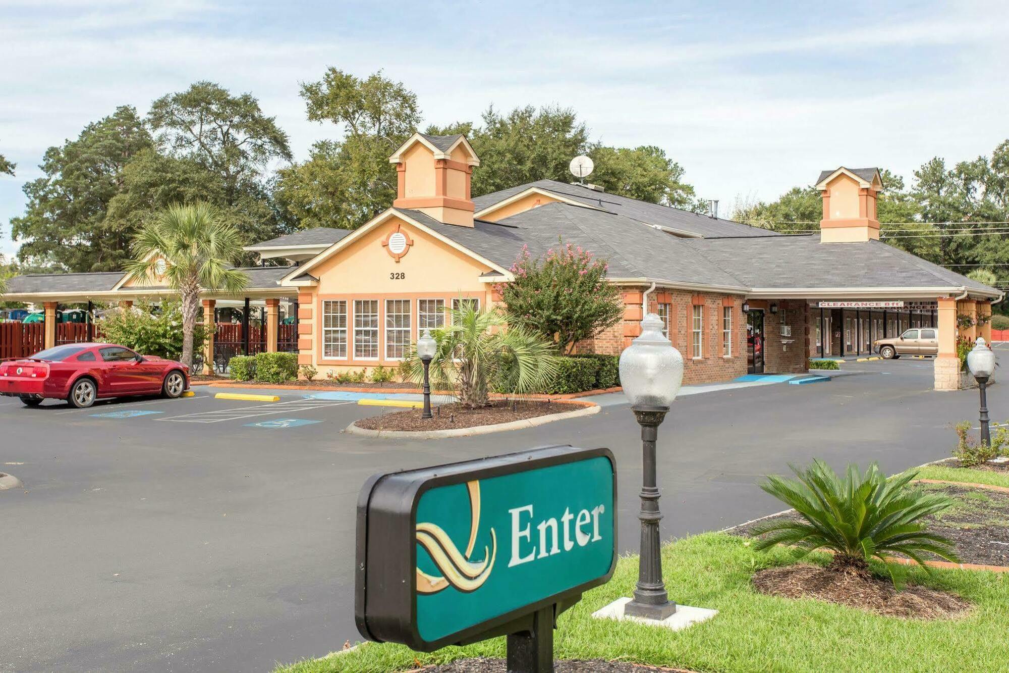 Quality Inn & Suites Lexington Bagian luar foto
