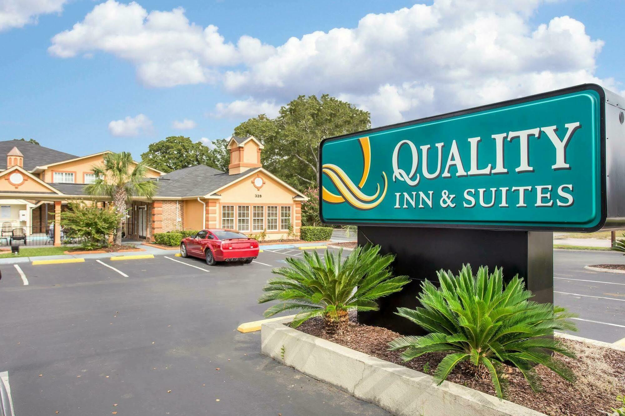 Quality Inn & Suites Lexington Bagian luar foto