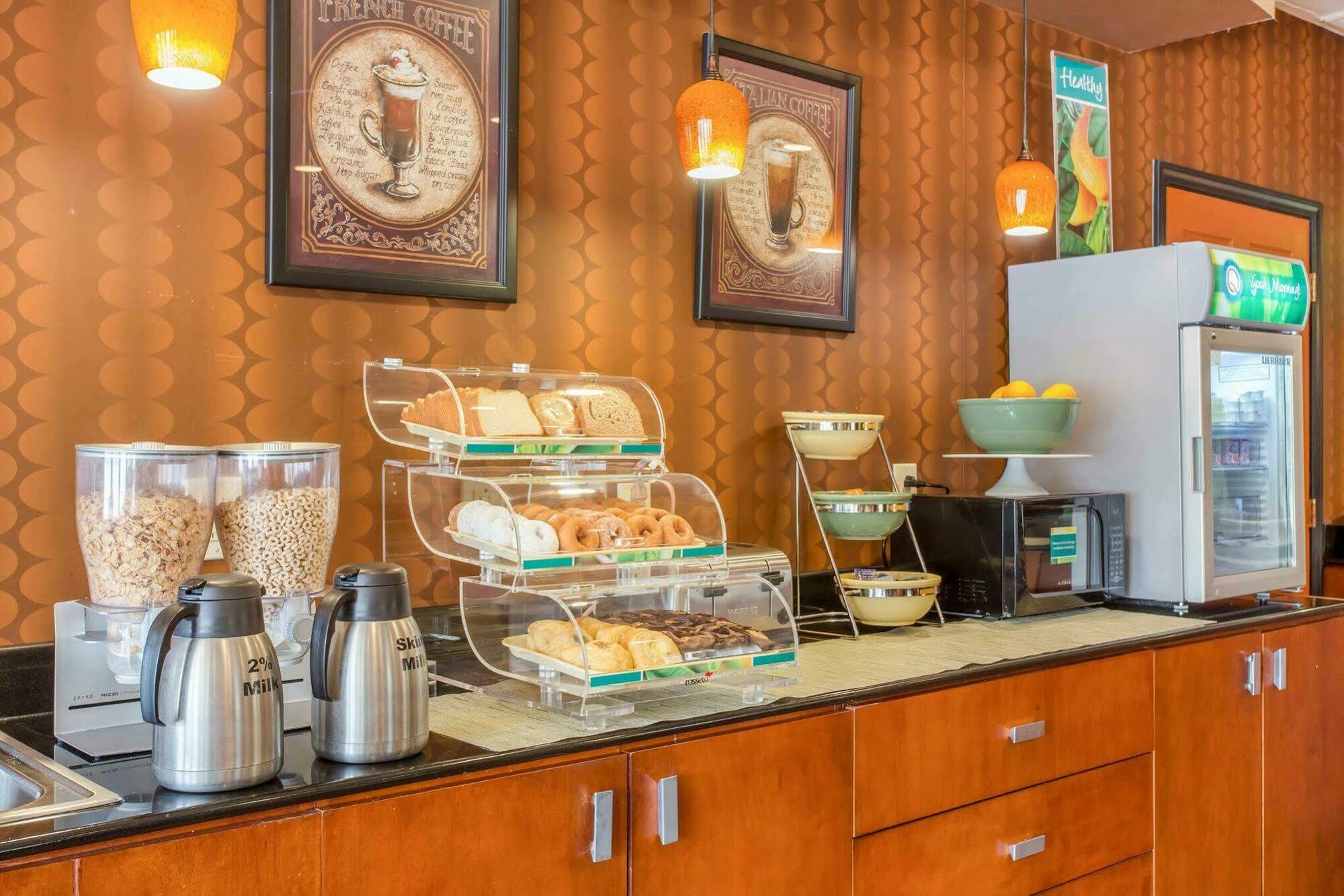 Quality Inn & Suites Lexington Bagian luar foto