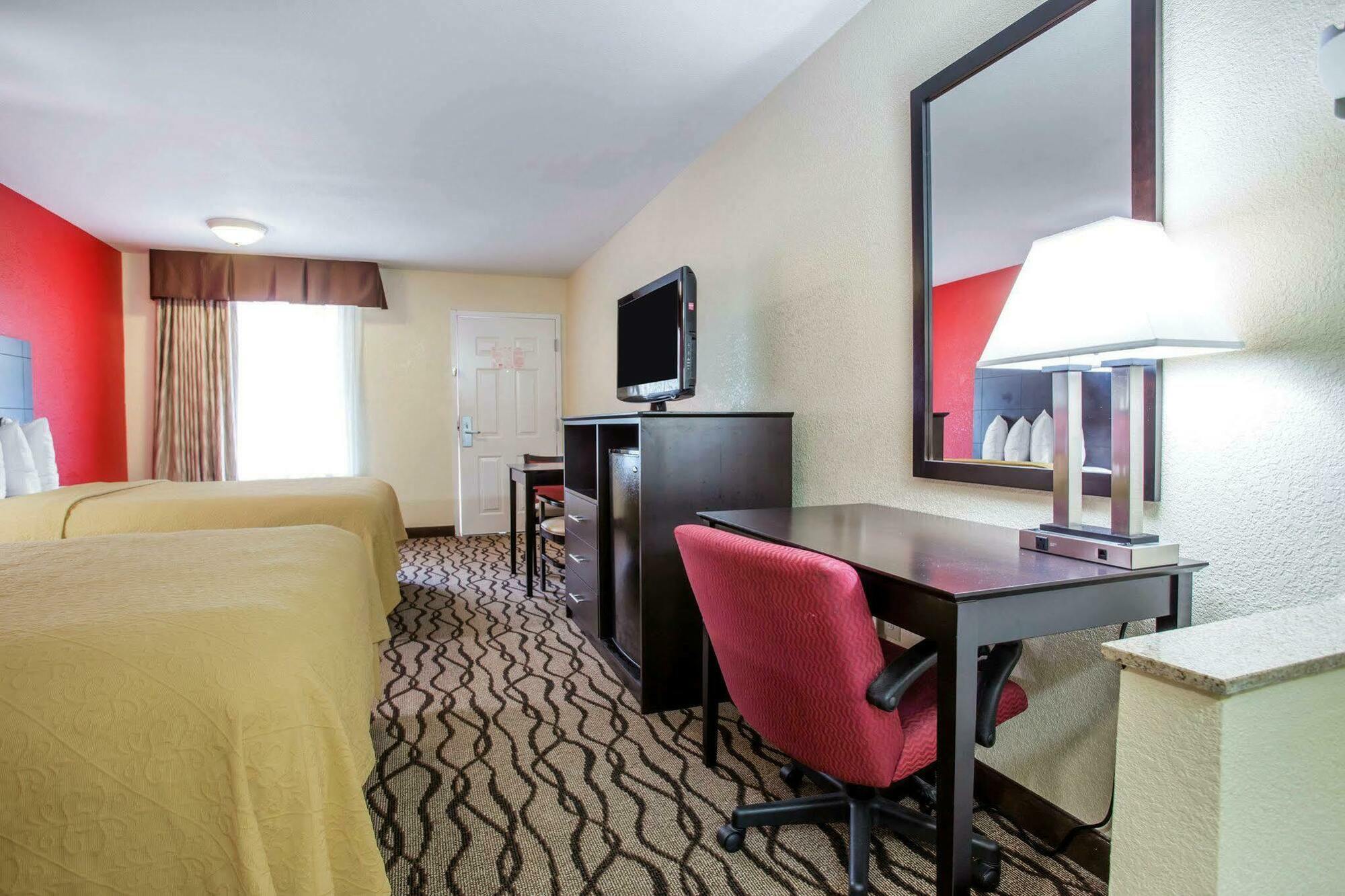 Quality Inn & Suites Lexington Bagian luar foto
