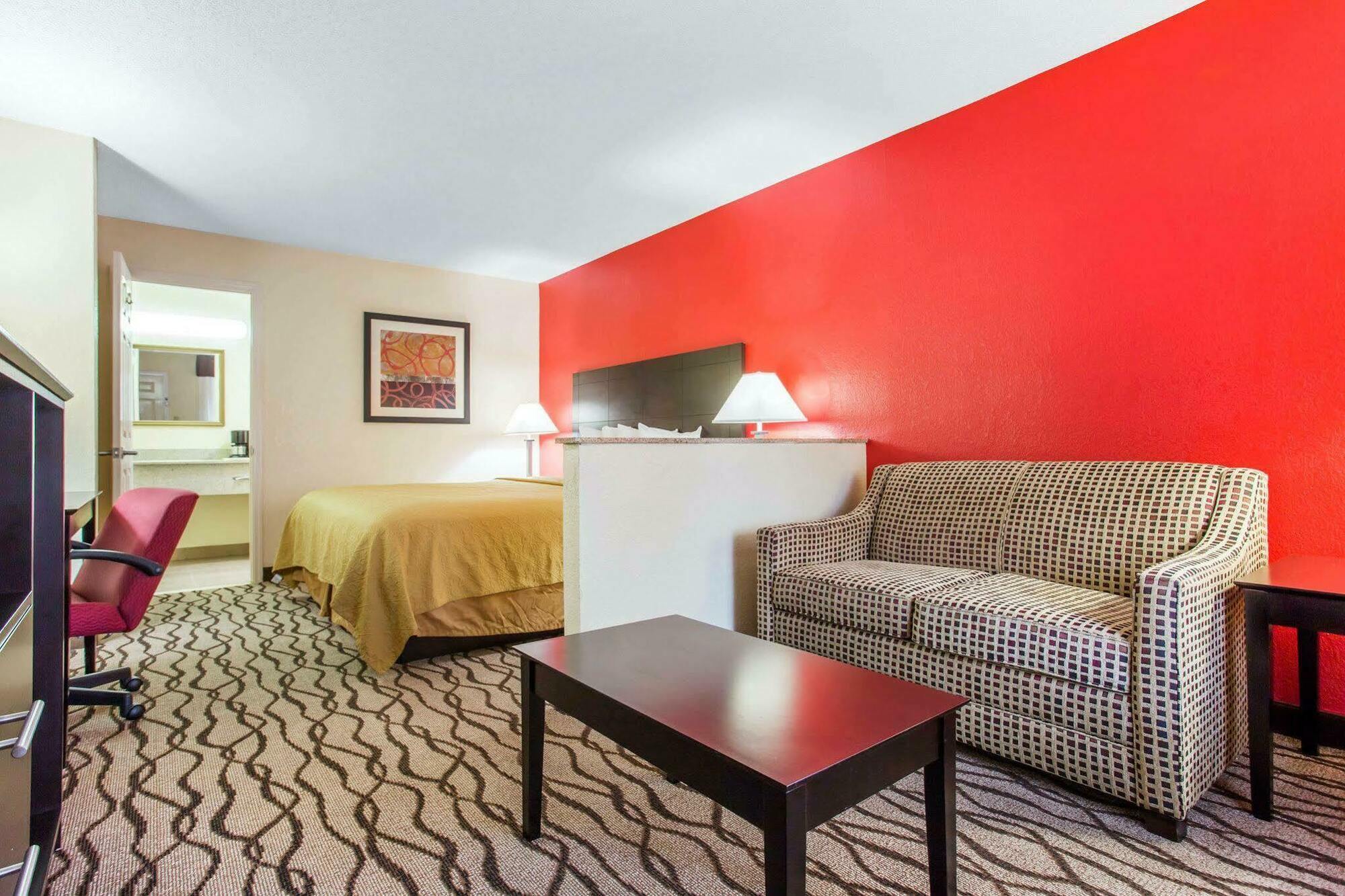 Quality Inn & Suites Lexington Bagian luar foto