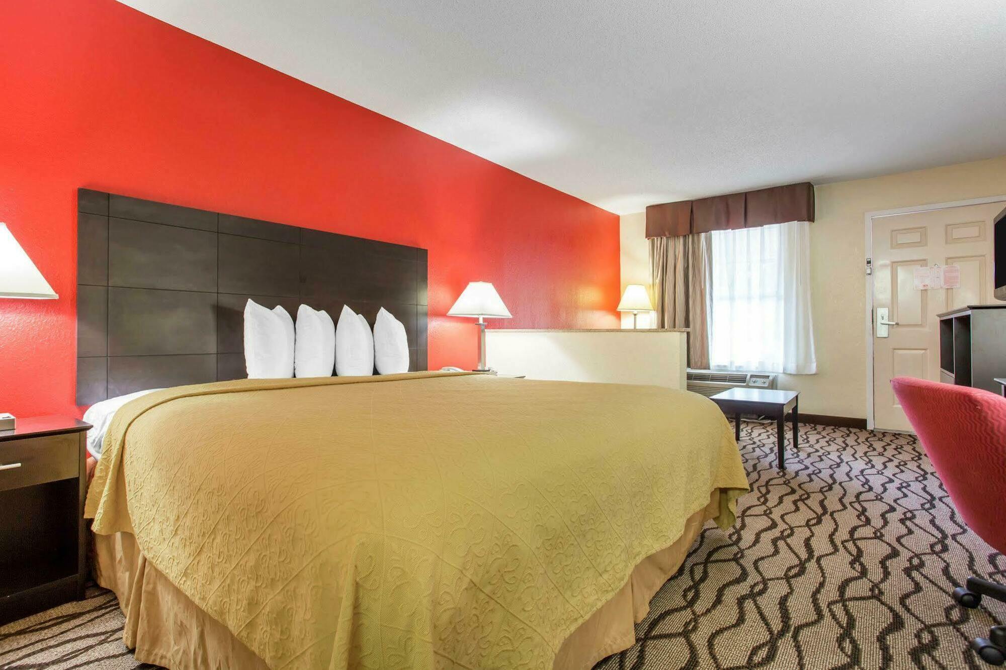 Quality Inn & Suites Lexington Bagian luar foto